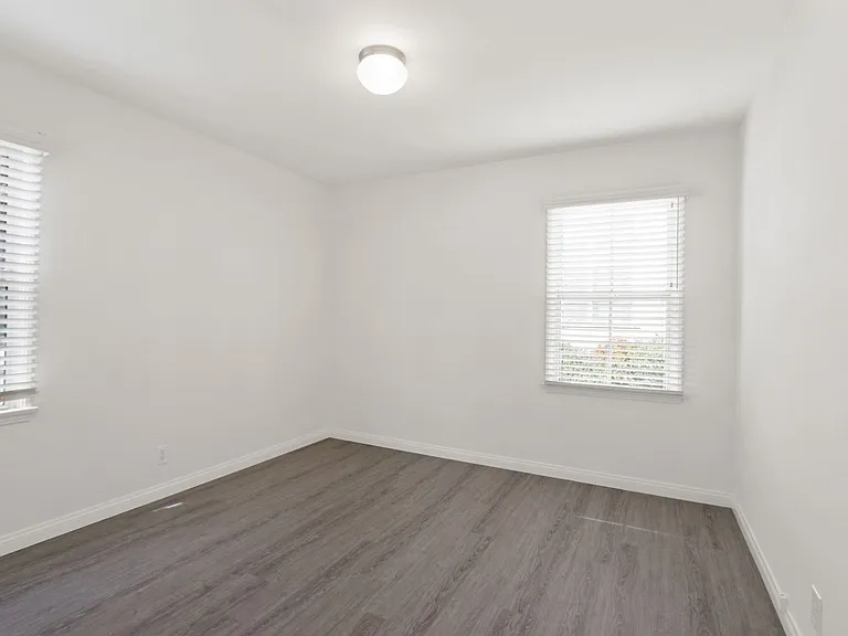 1201 Washington Ave - architectural building North of Wilshire in Santa Monica! — Photo 12