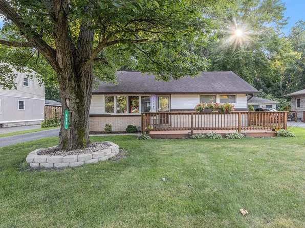 520 Johnson Rd, Trail Creek, IN 46360