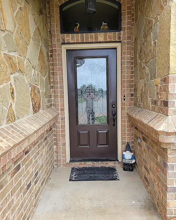 2nd image of 2916 Alba Ct
