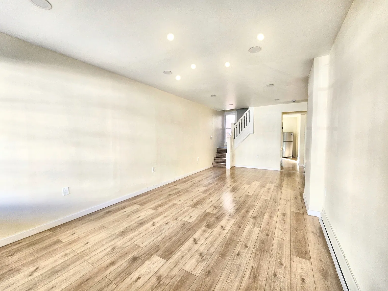 4 bed, 1200 sqft, $1,200 — Photo 2