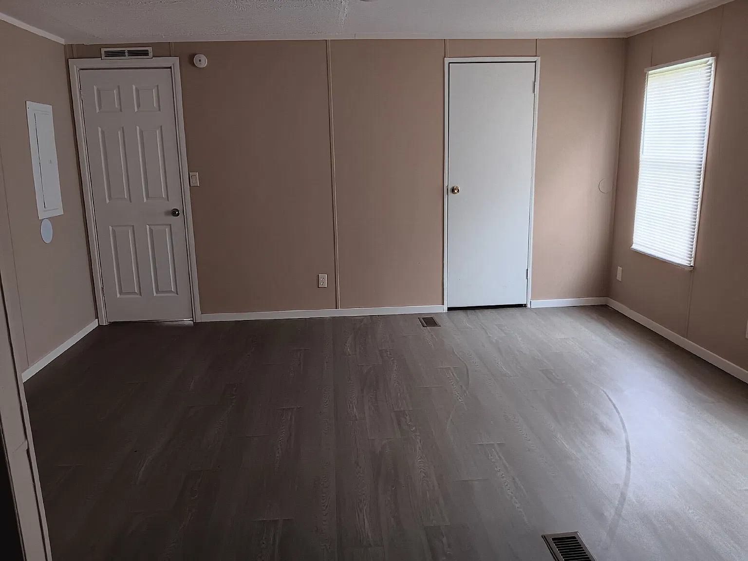 Studio, 1152 sqft, $1,250 — Photo 3