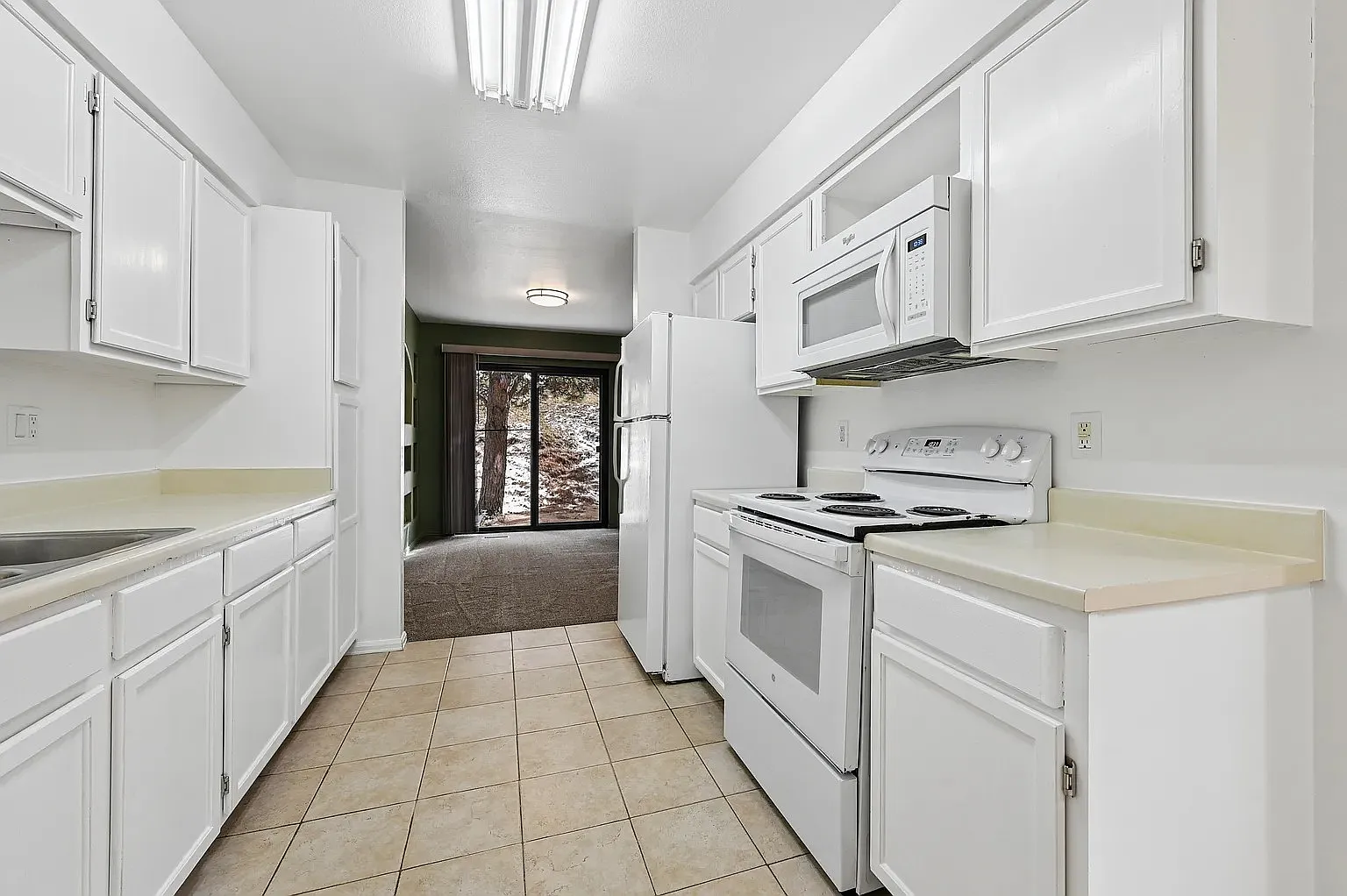 3 bed, 2040 sqft, $2,250 — Photo 3
