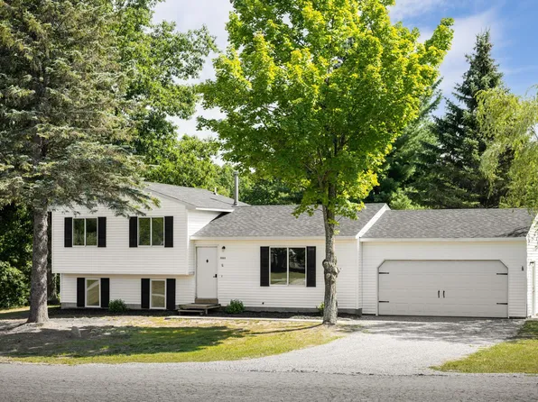 3880 Whispering Oaks Dr, Traverse City, MI 49696