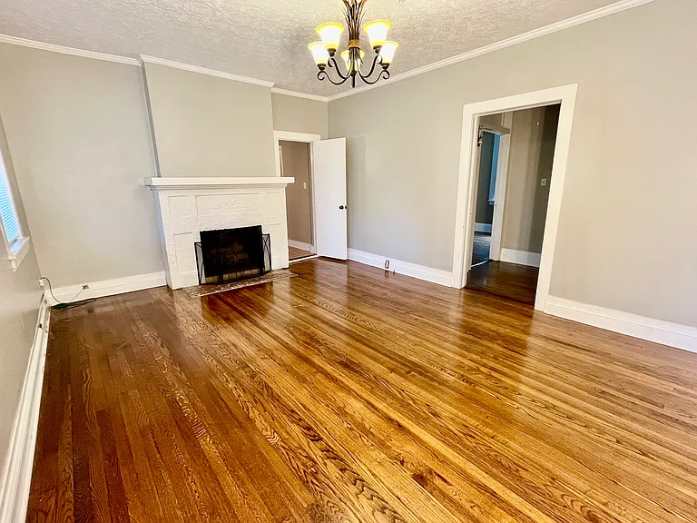 185 Oakridge Ave — Photo 2