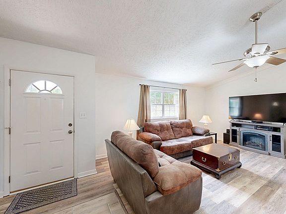 3rd image of 9 Richardson Dr