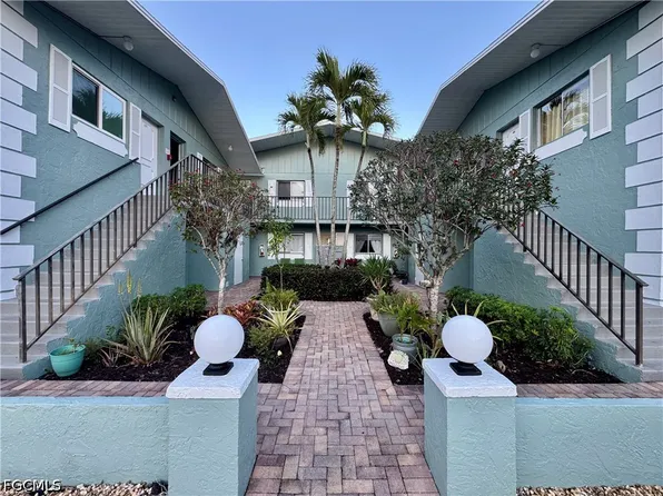 8061 Country Rd Unit 202, Fort Myers, FL 33919