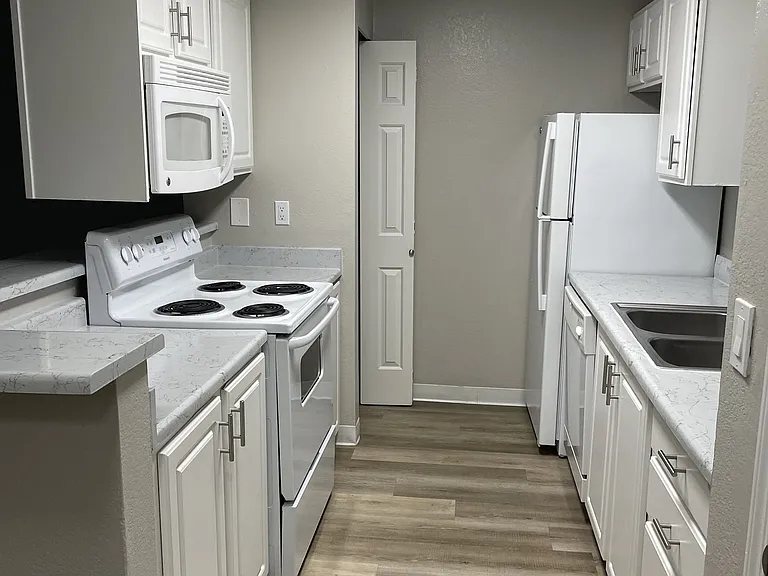 Redmond Park Apts — Photo 14