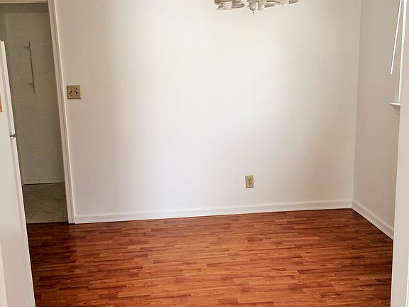2nd image of 211 Woodview Ave