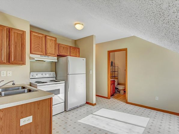 215 10th St SE APT 3