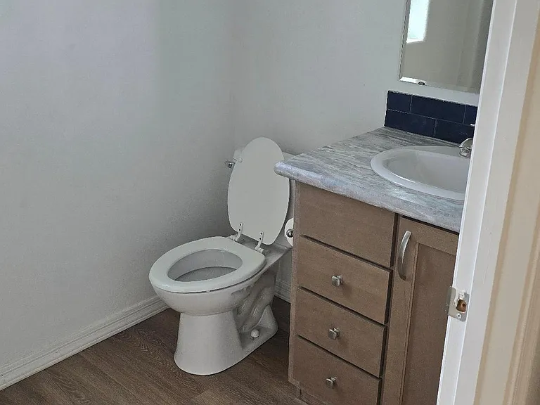 1058 Vista Sierra Dr #B — Photo 10