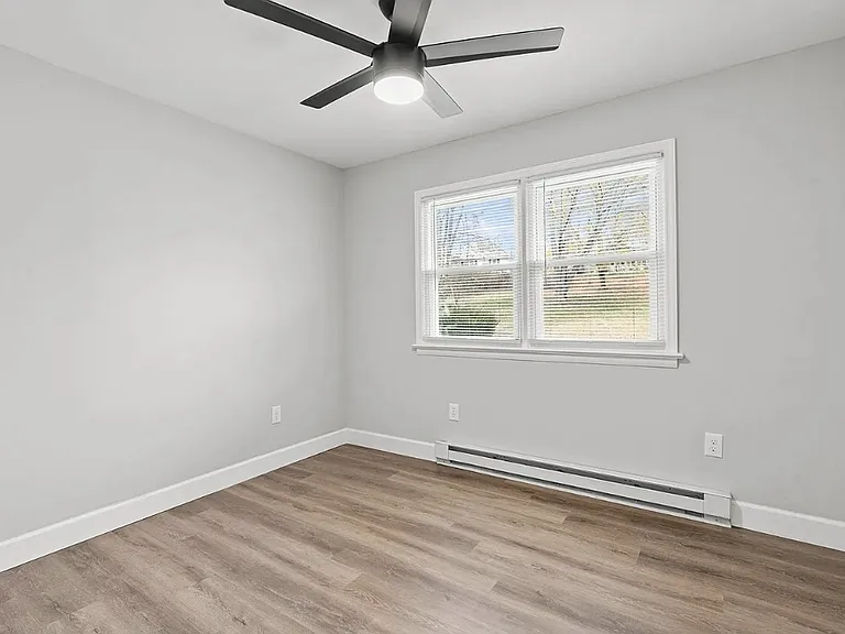 6730 Evelyn St — Photo 7