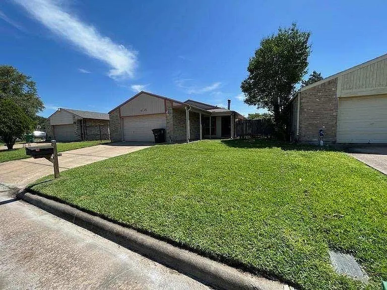 4135 Alief Village Dr — Photo 1