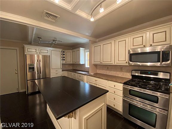 4th image of 2421 Desert Sands Dr