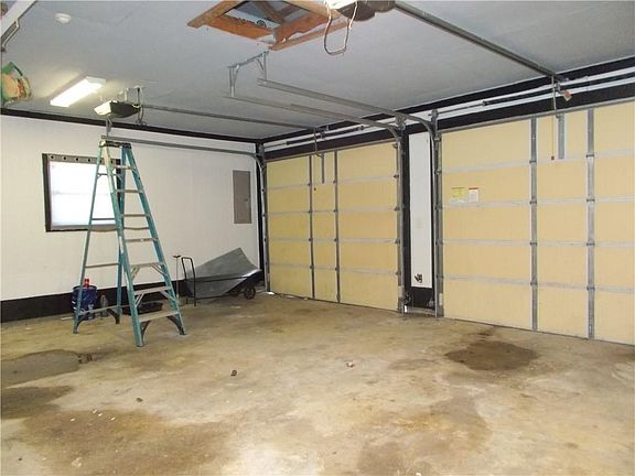 2nd image of 40736 Canary Ln