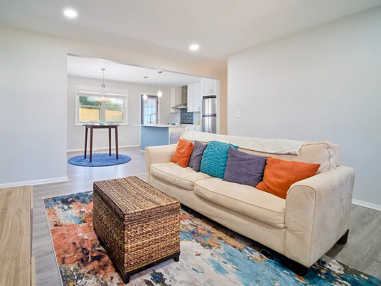 2515 Thornton Rd — Photo 3