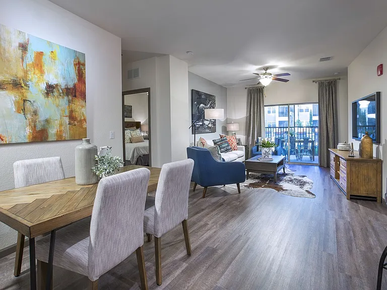 Drake MidTown — Photo 6