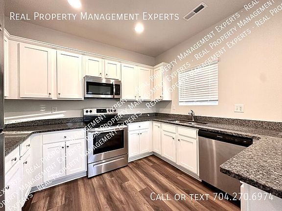 3rd image of 119 Stockbridge Ln