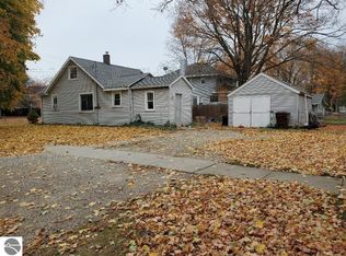 139 S Chippewa St, Shepherd, MI 48883