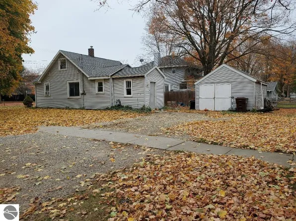 139 S Chippewa St, Shepherd, MI 48883