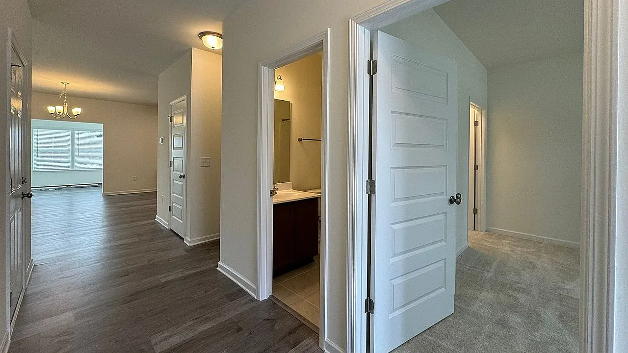 5 bed, 2750 sqft, $2,750 — Photo 4