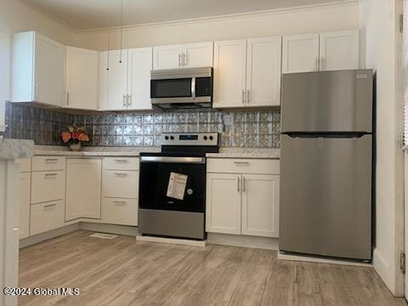 3rd image of 34 Helwig Street