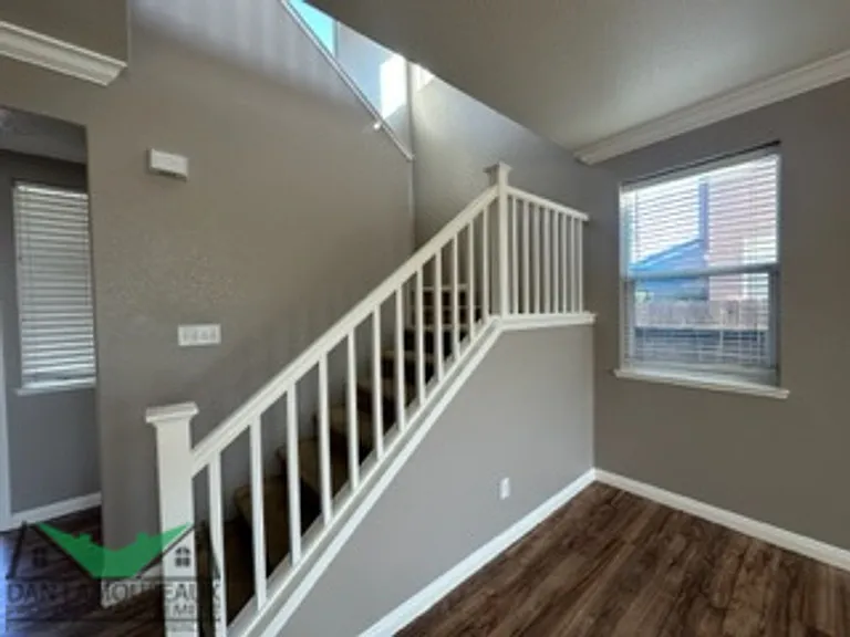 1826 Lowe Dr — Photo 6