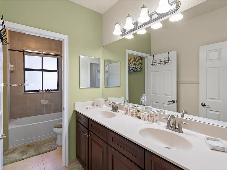 8825 NW 100th Pl — Photo 35