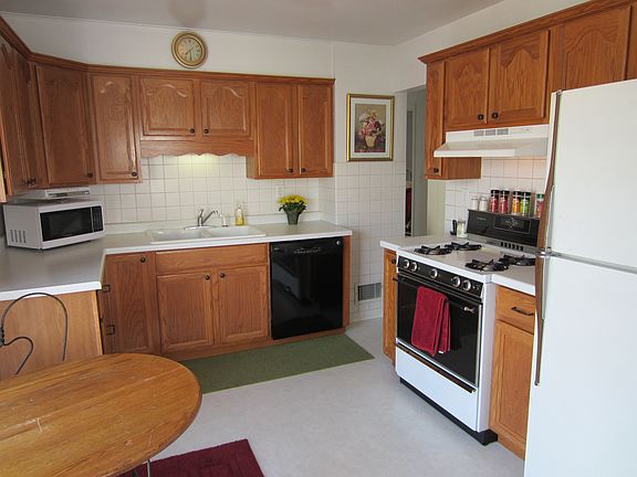 2nd image of 2920 N Saint Philomena Ct
