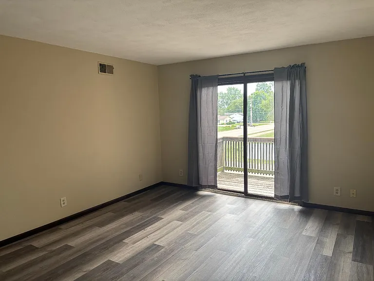 1902 Canterbury Dr #7 — Photo 5