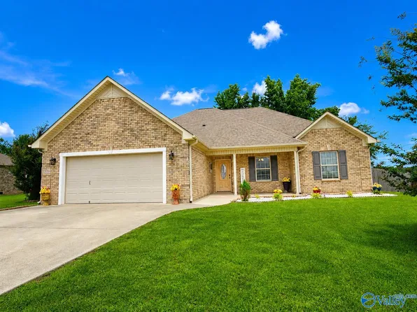 28064 Emma Drew Dr, Elkmont, AL 35620