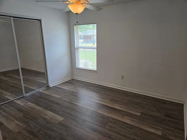 408 E Kentucky Ave — Photo 10