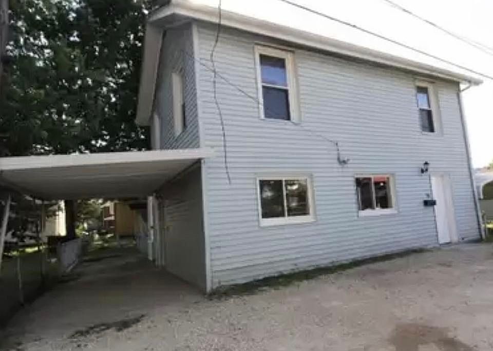 2nd image of 714 4th St #R