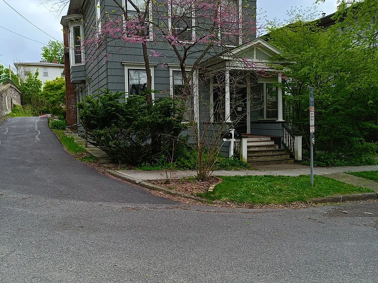 319 E Court St — Photo 1