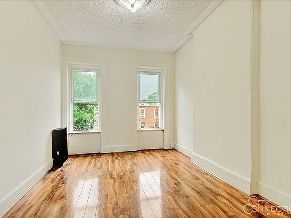 4th image of 372 13th St