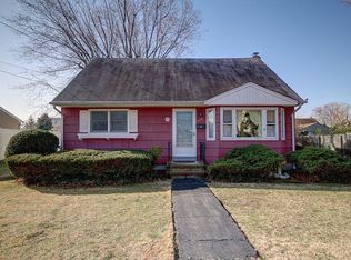 338 Carnation Rd, West Islip, NY 11795