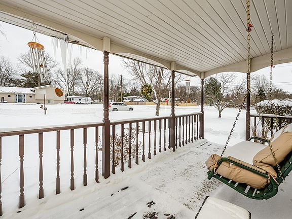 5th image of 1420 Country Club Dr