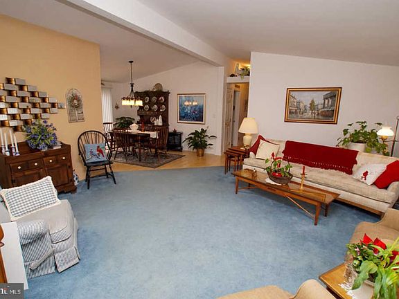 3rd image of 278 Countryside Cir