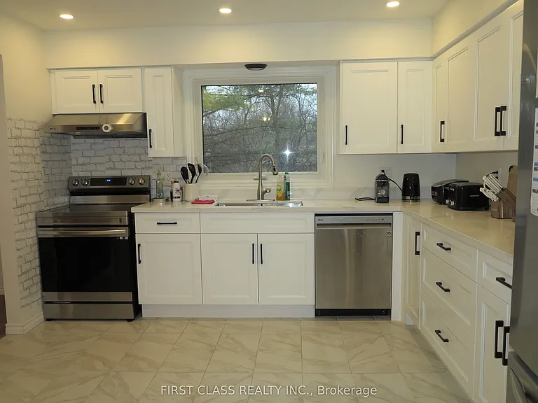 4 Meridene Cres E — Photo 13