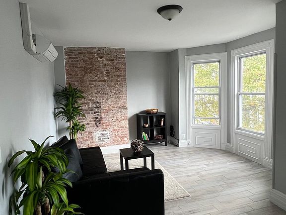 3rd image of 248 Randolph Ave Floor 2