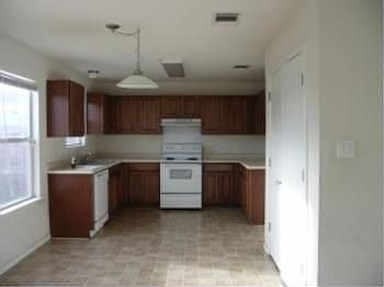 2nd image of 926 Churchill Farms Dr