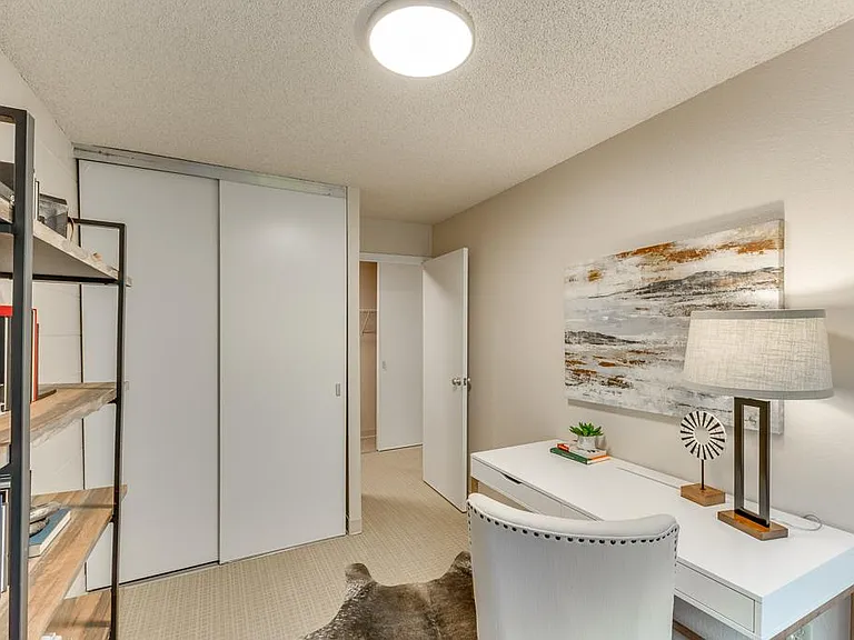 2x1 Model | Office Closet