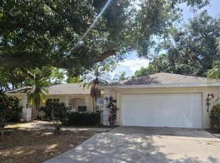 5697 Country Lakes Dr, Sarasota, FL 34243