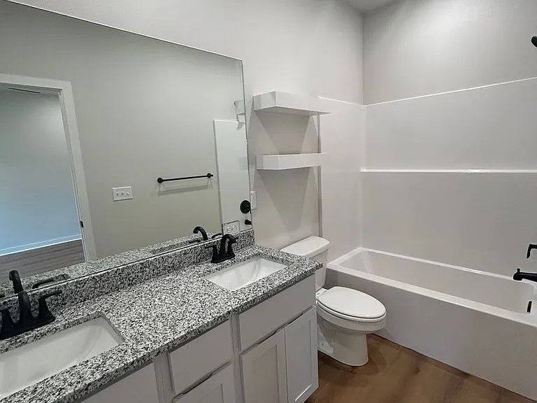 621-623 Cosmos St — Photo 15
