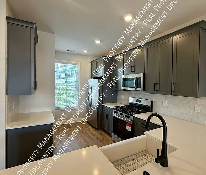 408 Encampment Blvd — Photo 3