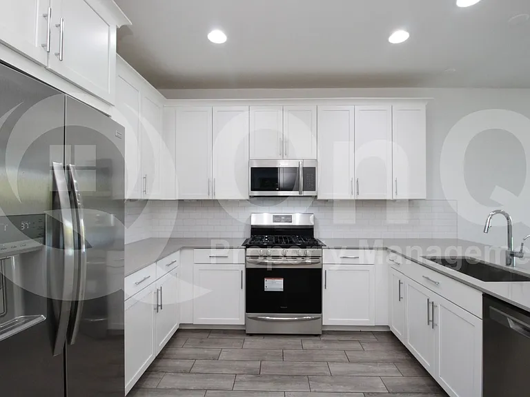 8923 W Solano Dr — Photo 5