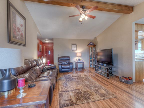 5th image of 404 W 35th Pl