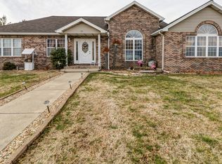 513 Laurel Dr, Saint Joseph, IL