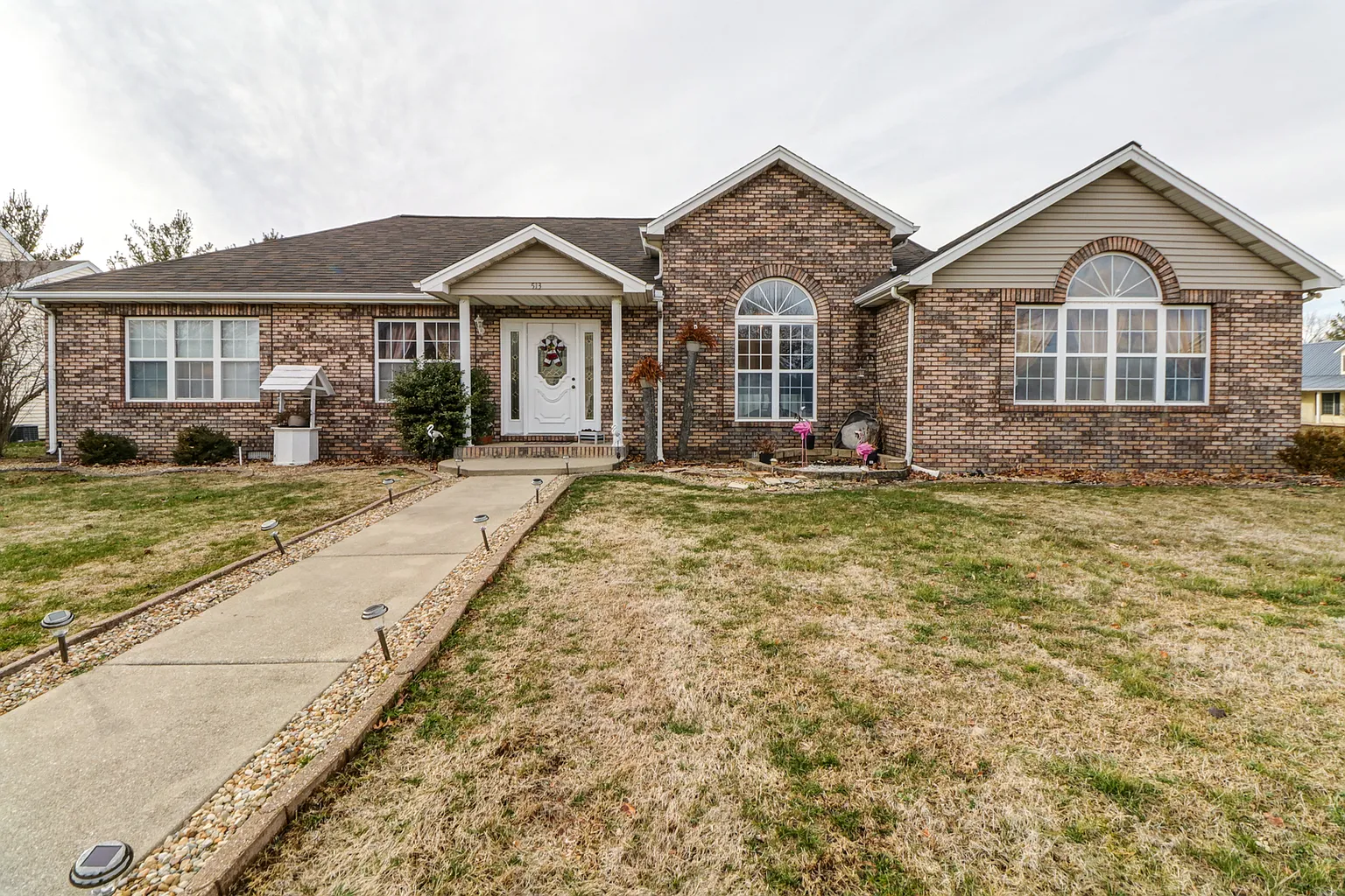 513 Laurel Dr photo 1