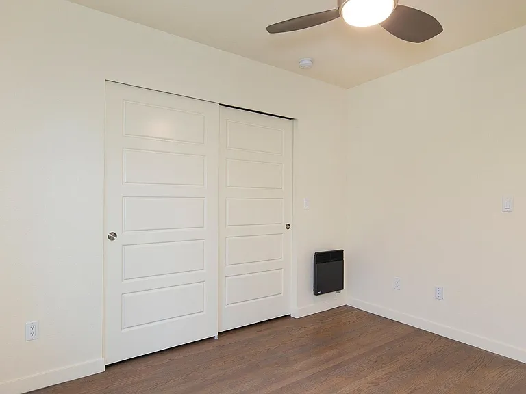 48th Street Apartments — Photo 27