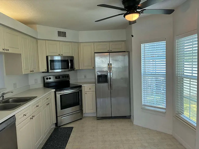 1930 Westminster Cir #2 — Photo 4